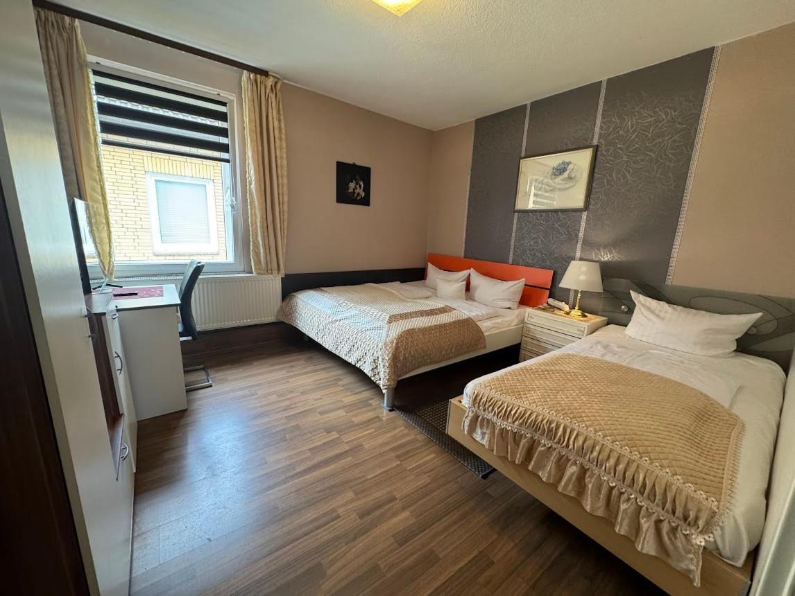 Happy Hotel