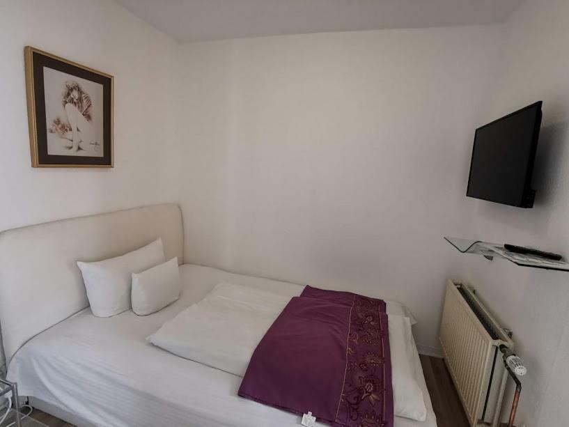 Happy Hotel