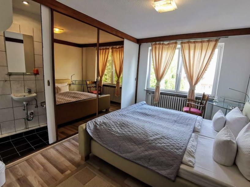 Hotel Happy 2*